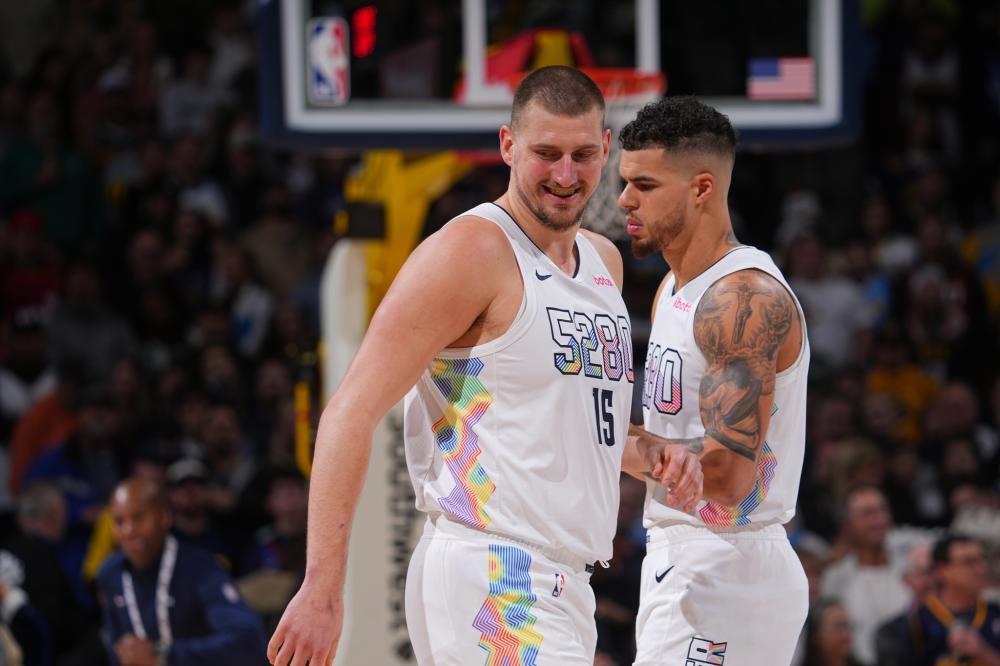 固了她在中 固了她在中